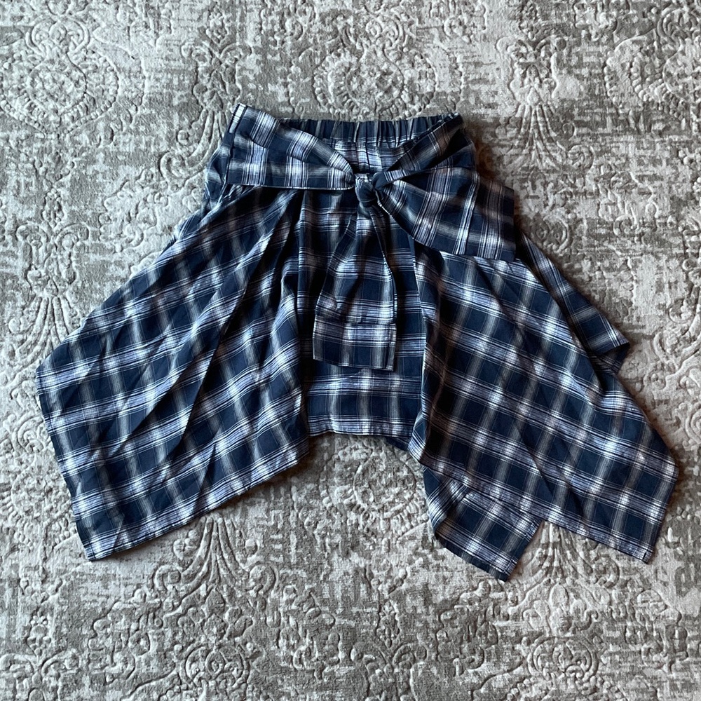 Checkered flair squirt skirt with Bow.
